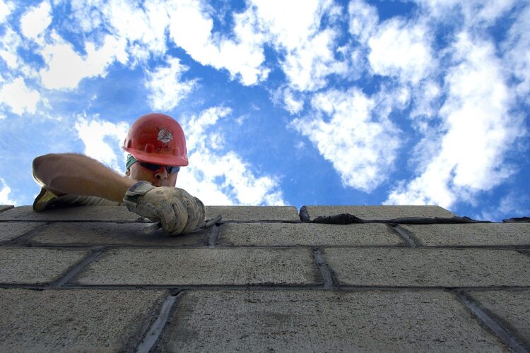 LAVORI DI RISTRUTTURAZIONE DURANTE L’ESTATE : LA STAGIONE PERFETTA ?